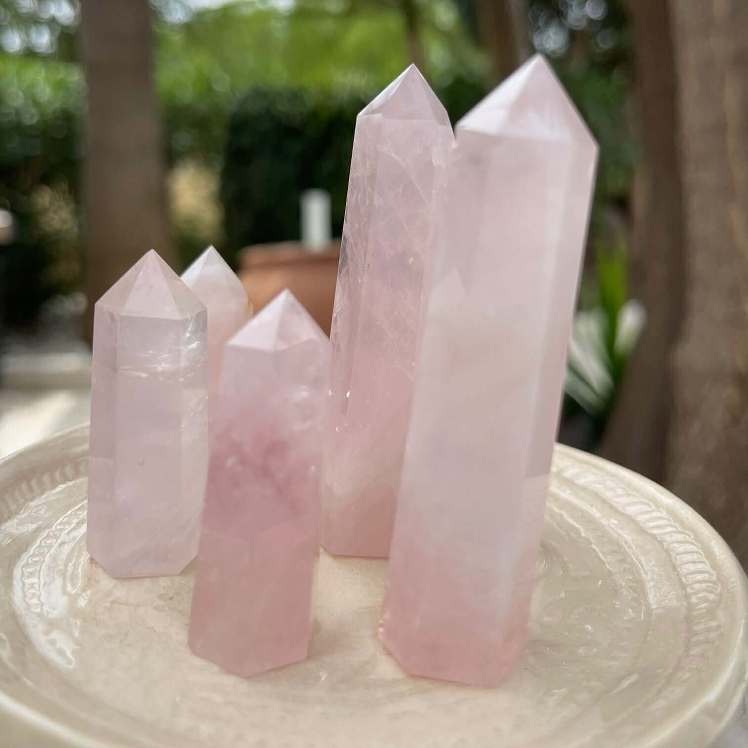 Rosenquarz - Stein der Liebe und Harmonie - Heilsteine - Kristallspitzen - IRIS AURA SHOP