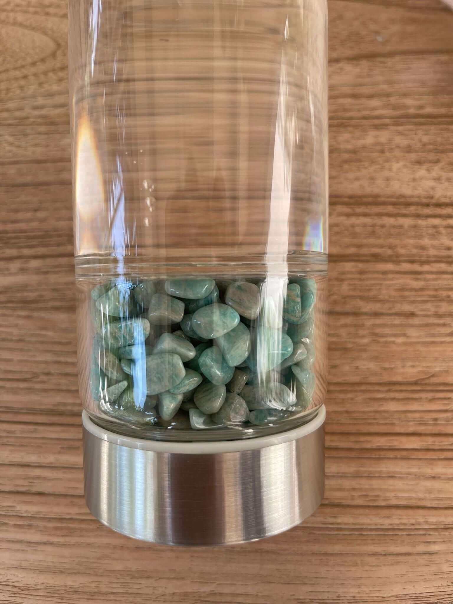 Erfrischende Energiequelle: Spirit up Glas-Flasche mit Heilstein-Bereich - Mehr als nur Trinken! - IRIS AURA SHOP