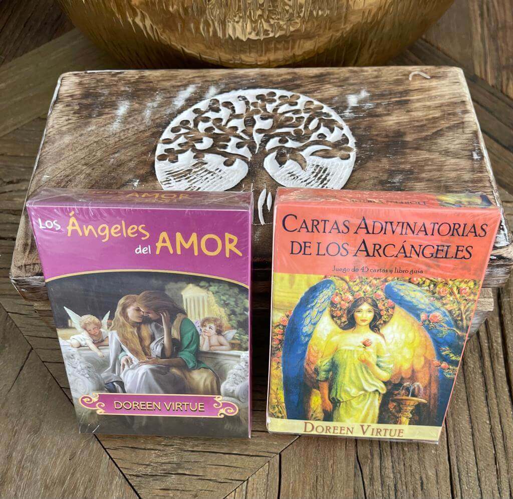 Piedras de cristal y la "varita de selenita cruda" envuelta en alambre