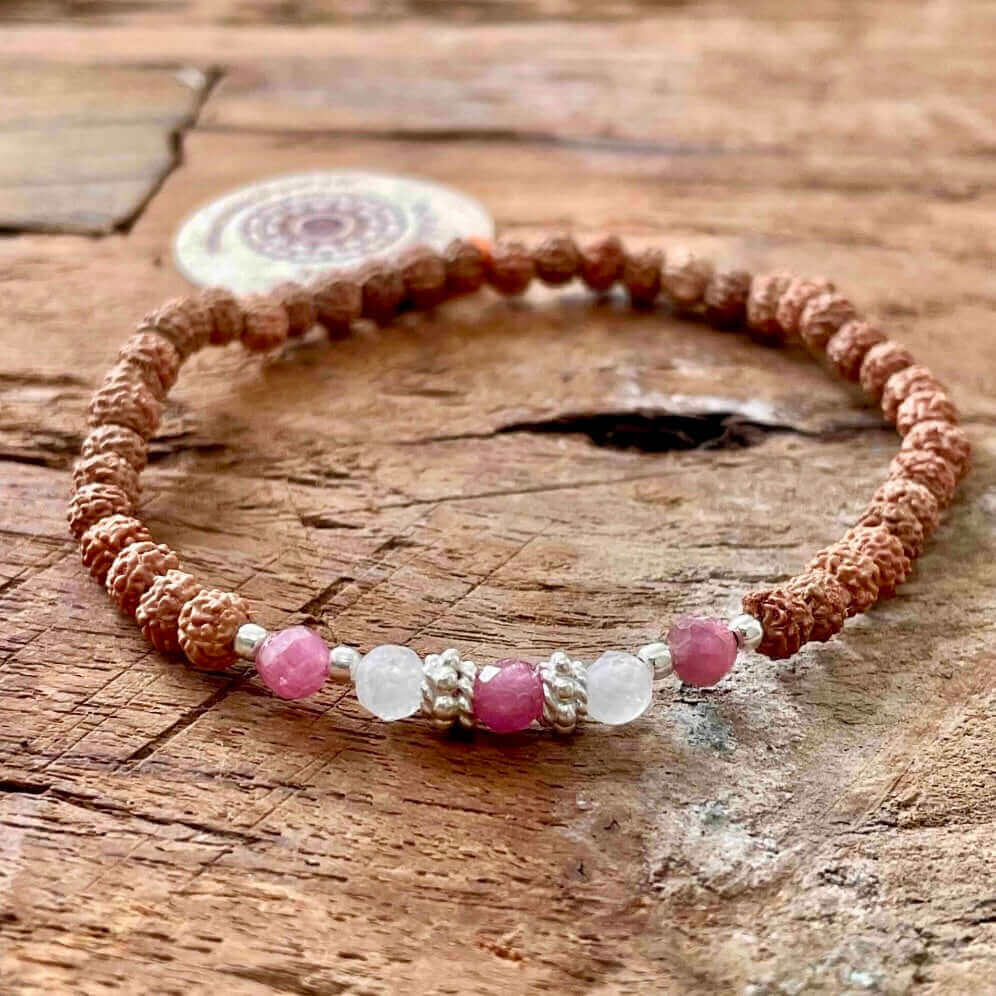 Heart of the Moon Armband": Eine Symphonie aus Mondstein, Tourmaline und Rudraksha - IRIS AURA SHOP