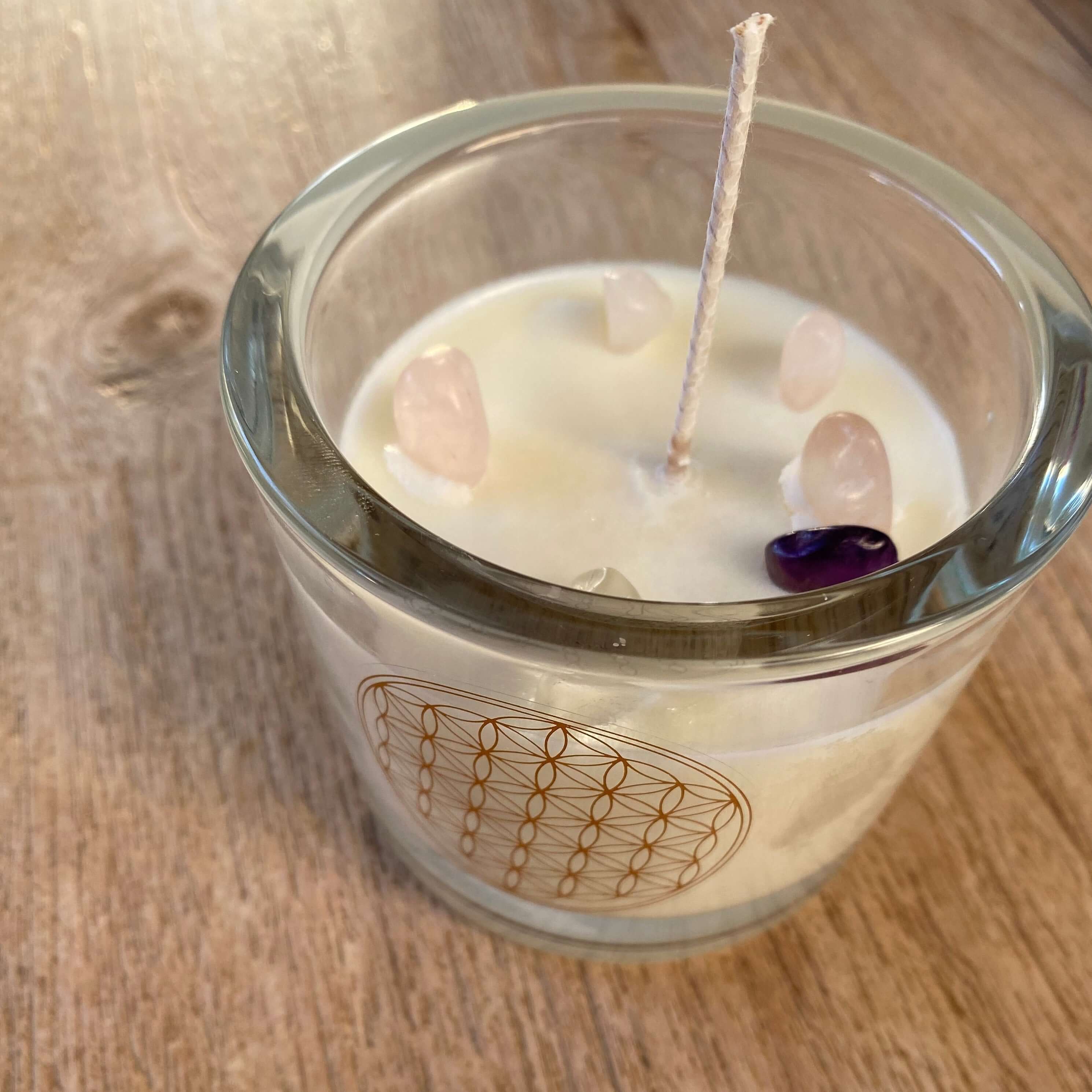 Gemstone soy candles with 200 g organic soy wax: ecological, fragrant and harmonizing