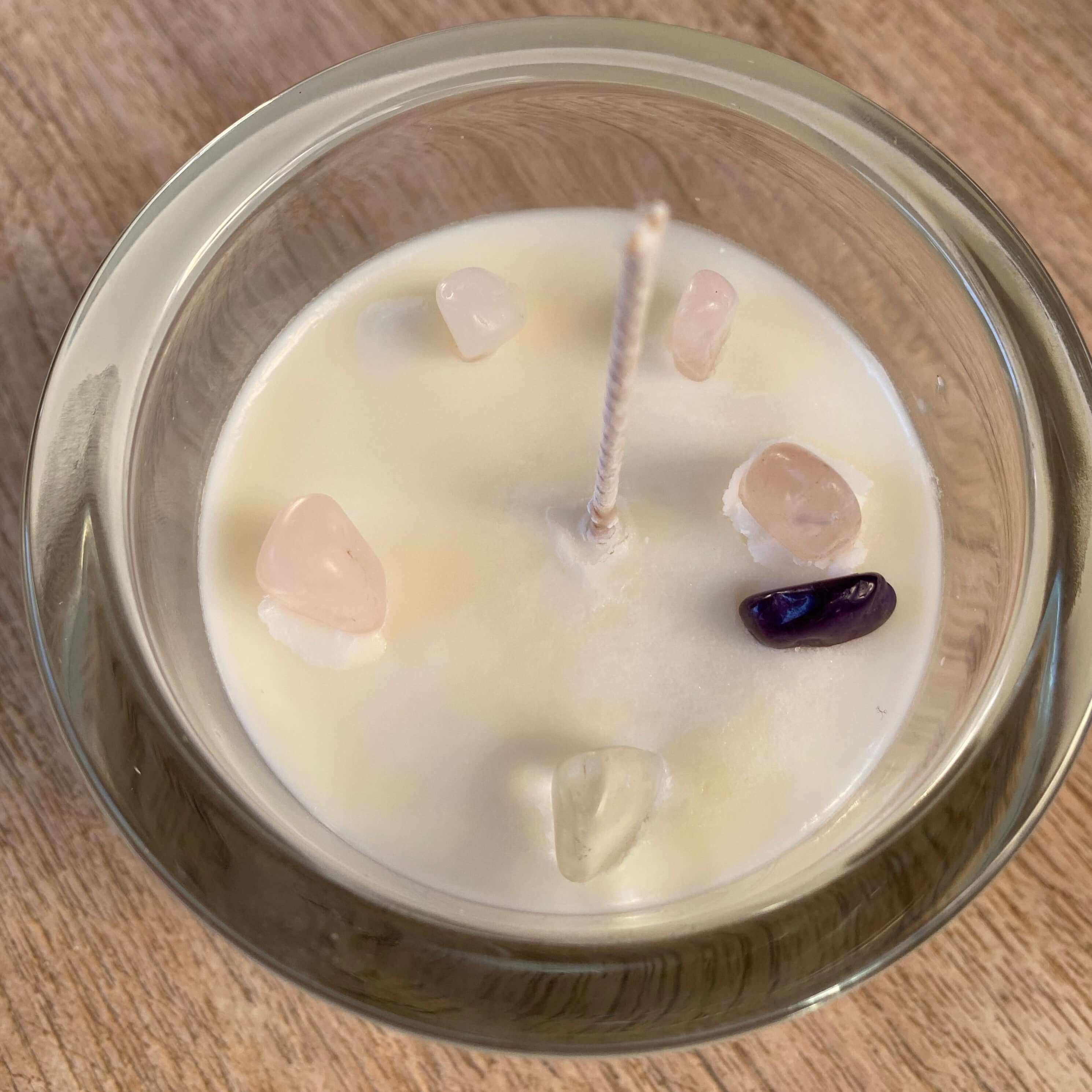 Gemstone soy candles with 200 g organic soy wax: ecological, fragrant and harmonizing