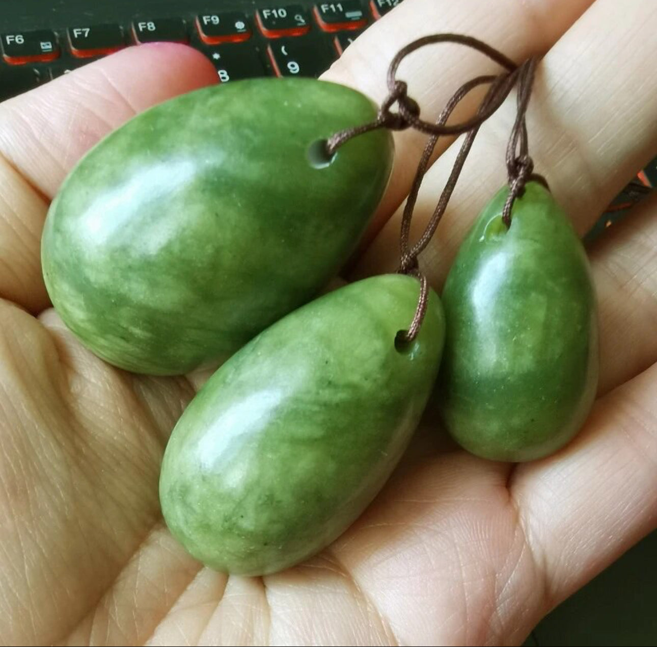 Stärke Deinen Beckenboden mit dem Naturjade Yoni-Ei-Set (Eier in 3 Größen)