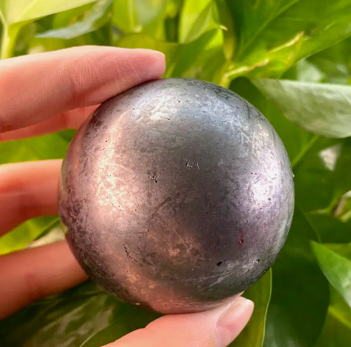 Fortalecimiento de la esfera de Shungit: energía y armonía para el hogar y la meditación - Regalo único
