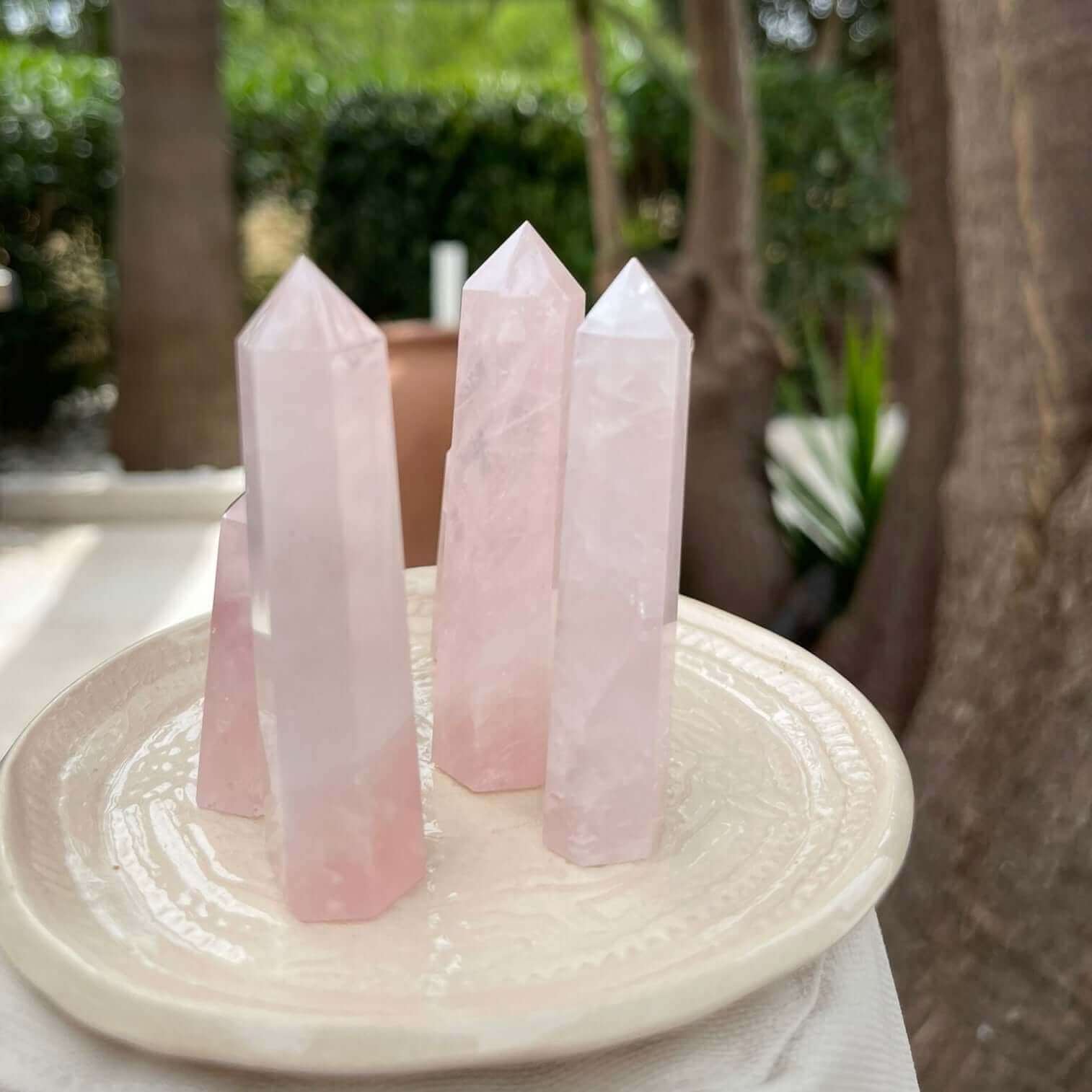 Rosenquarz - Stein der Liebe und Harmonie - Heilsteine - Kristallspitzen - IRIS AURA SHOP