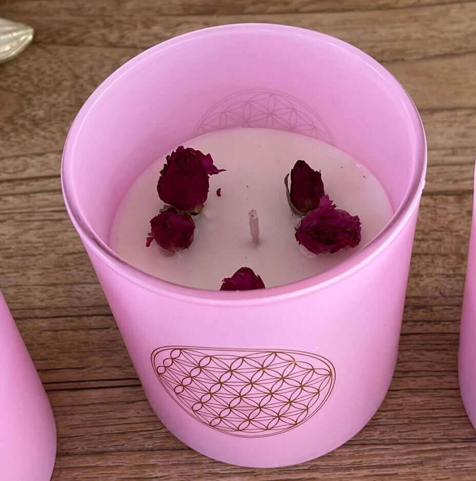 "Antistress" candle with the scent of roses in a pink glass with a wooden lid