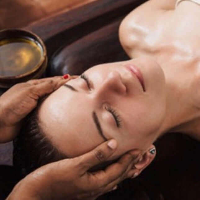 Indische Kopfmassage - Behandlung in der Praxis in Andratx, Mallorca - IRIS AURA SHOP