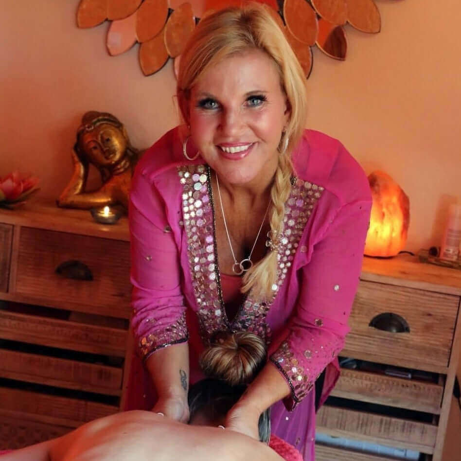 Rücken- und Nackenmassage - Behandlung in der Praxis in Andratx, Mallorca - IRIS AURA SHOP