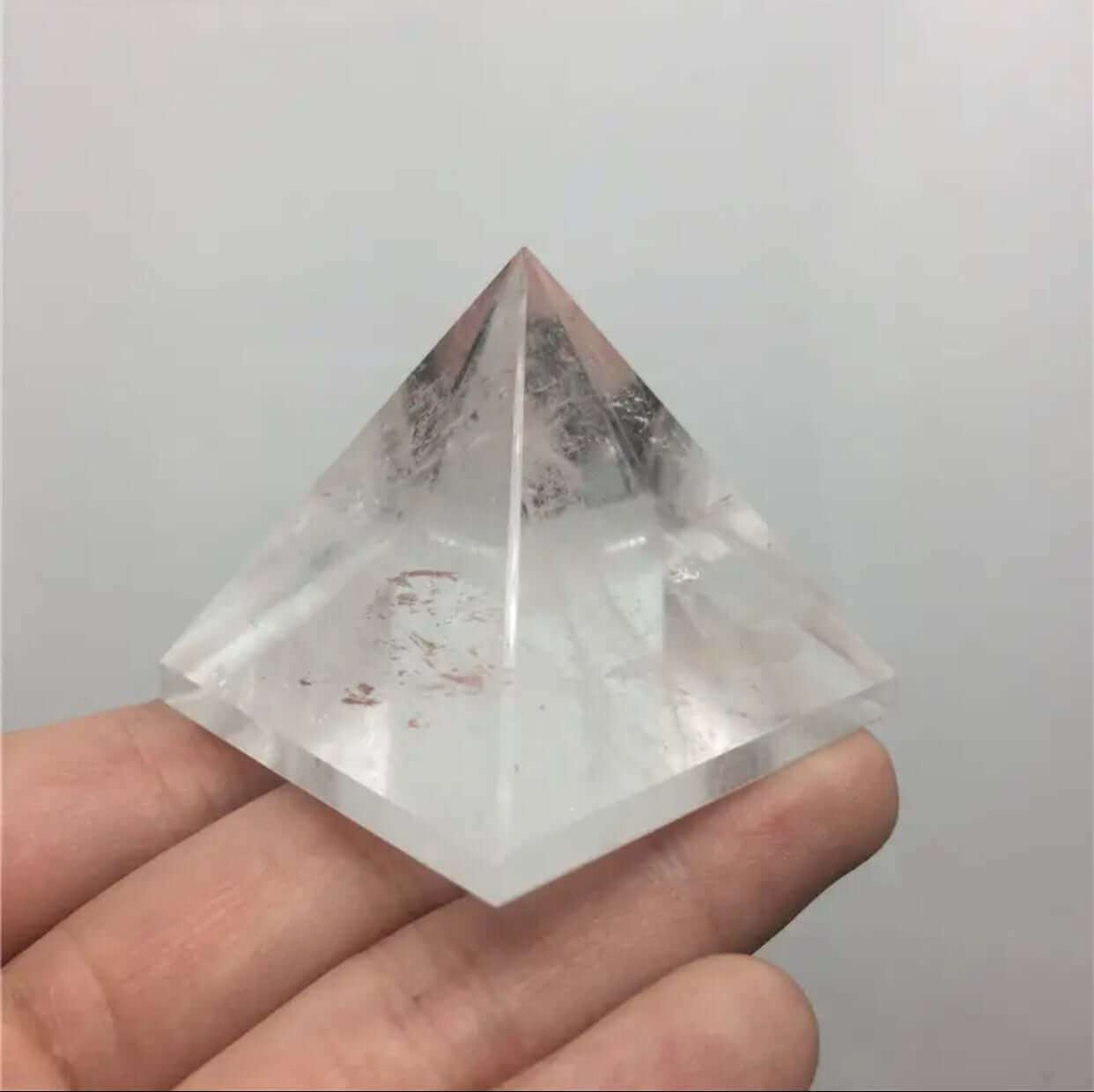 Bergkristall - Natürliche Quarzkristall-Pyramide für Reinheit & Heilung - IRIS AURA SHOP