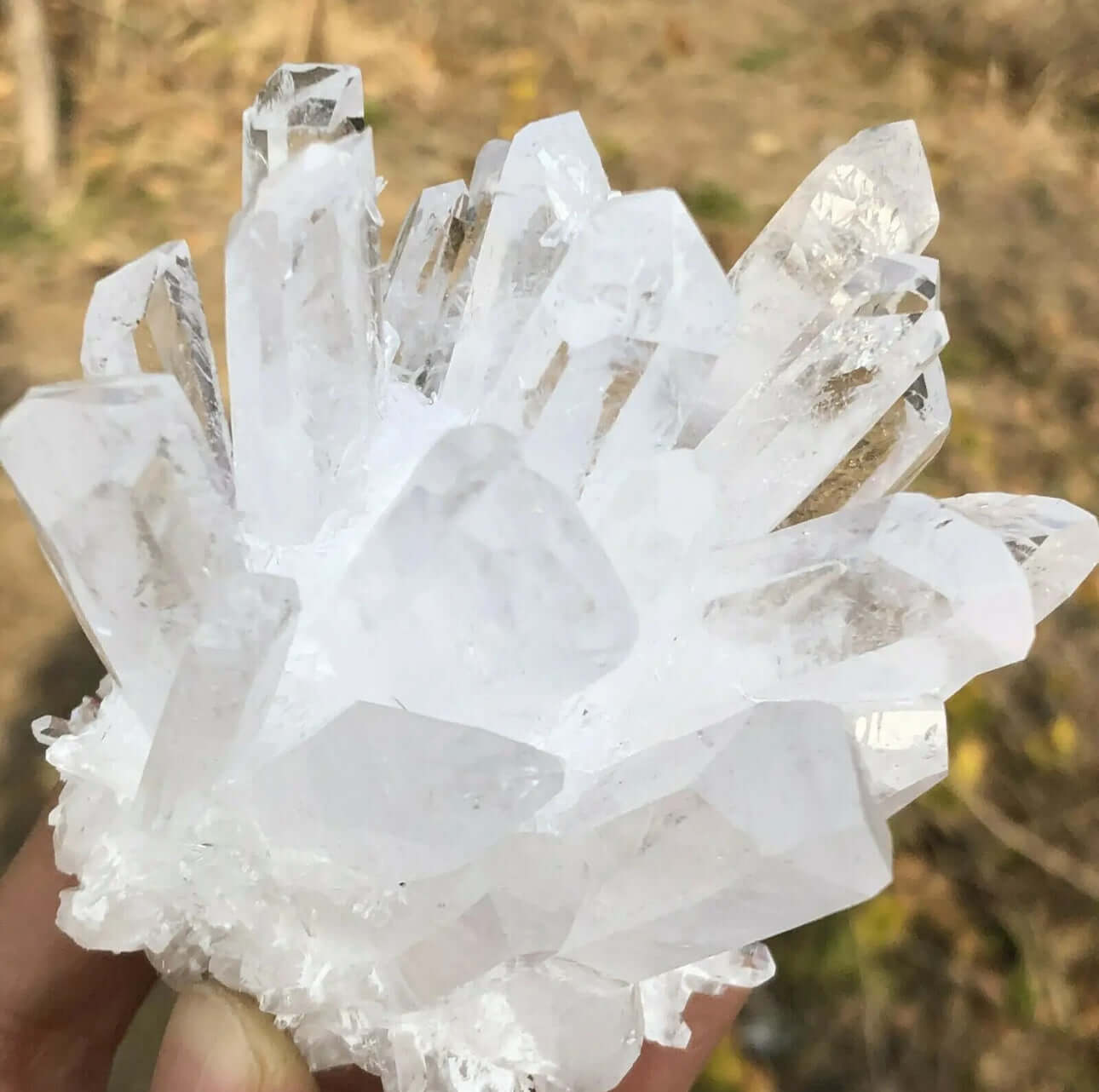 Exklusiver Weißer Transparenter Quarzkristall - Cluster für energetische Dekoration