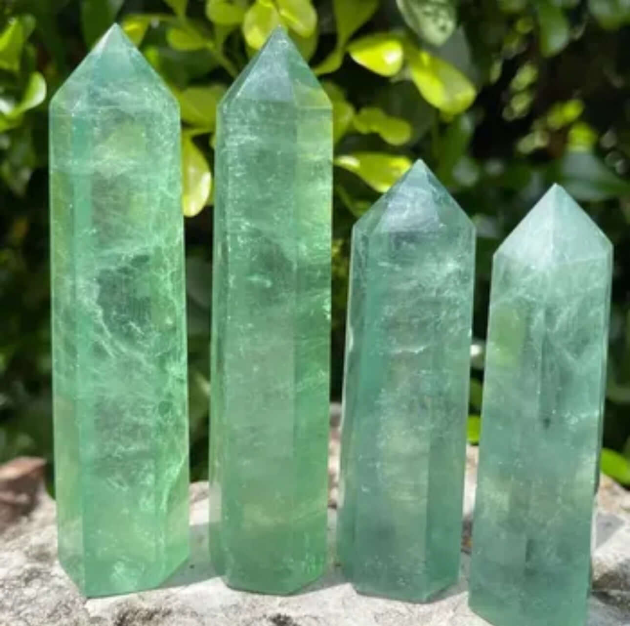 Grüner Fluorit-Kristallzauber: Dekoration & Heilstein - Obelisk - Kristallspitzen