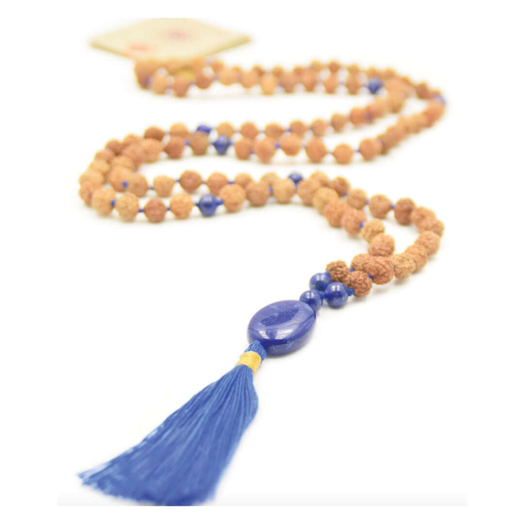 Mala Halskette - Mystical mala - einzigartige Rudraksha Mala Perlen und mit funkelnden Lapislazulli Perlen ergänzt - IRIS AURA SHOP