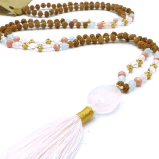 Mala Halskette - Morningstar Mala - kominiert die Kraft der Rudraksha Mala Perlen mit der liebevollen Energie des Rosenquarzes - IRIS AURA SHOP