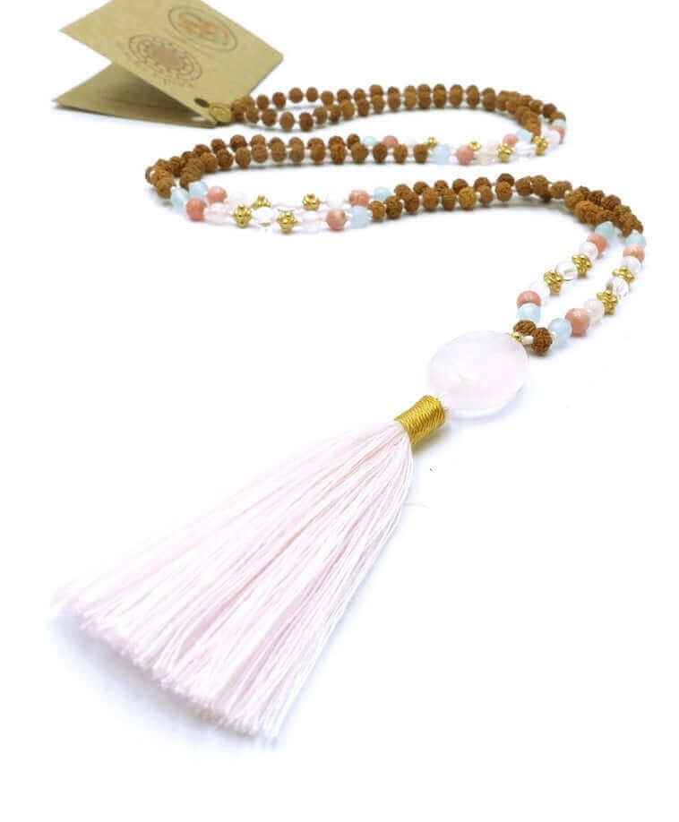 Mala Halskette - Morningstar Mala - kominiert die Kraft der Rudraksha Mala Perlen mit der liebevollen Energie des Rosenquarzes - IRIS AURA SHOP
